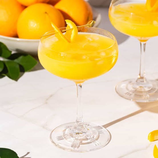 Taça de agua de valencia com casca de laranja